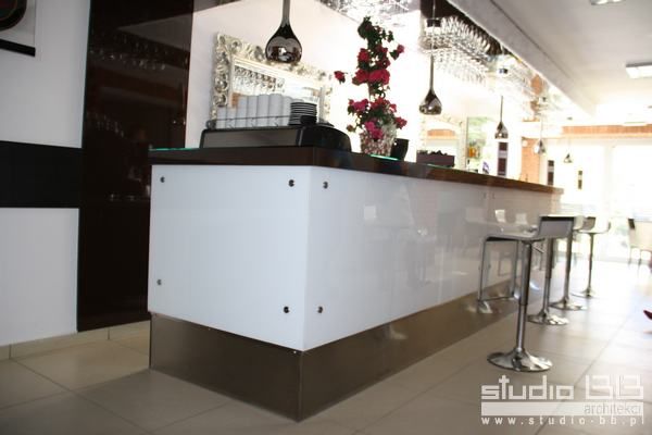 bar-diament-zabrzepindywidualny-bar-obsugujcy-do-300-goci-wykonany-z-lakobelu-oraz-laminatu-podkrela-charakter-restuaracjip