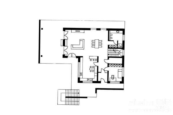 house-on-a-hillpgrounf-floorp