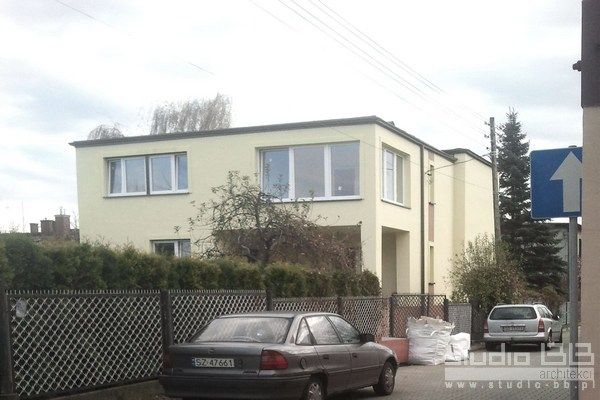 rozbudowa-domu-kostkipknurw-2013-powikszenie-domu-dodaje-taras-oraz-dwa-pokoje-ma-da-now-atrakcyjna-form-p