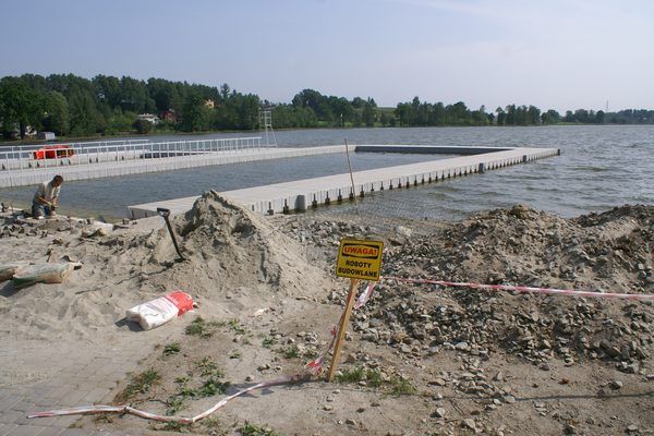 basen-zebrzydowicepbasen-pywajcy-na-stawie-myszczok-w-zebrzydowicach-projekt-wraz-z-firm-arcap