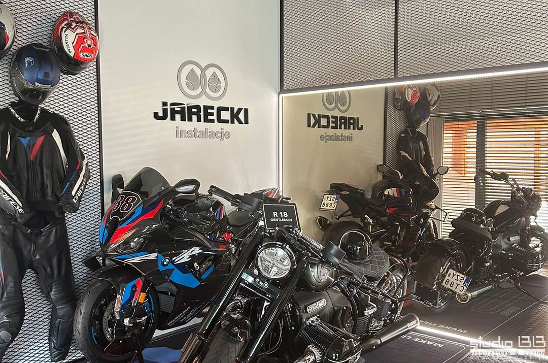 WNETRZE Z MOTOCYKLEM